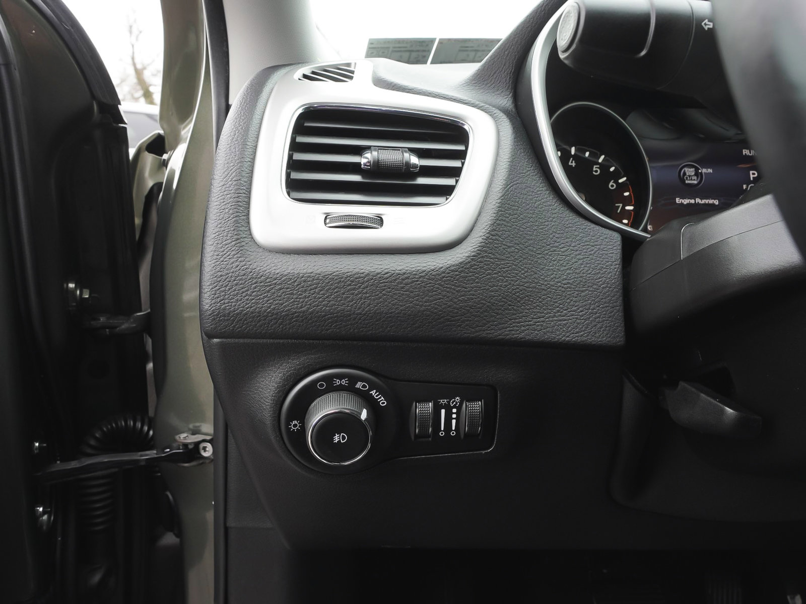 Used 2019 Jeep Compass Latitude w/ Popular Equipment Group image 16