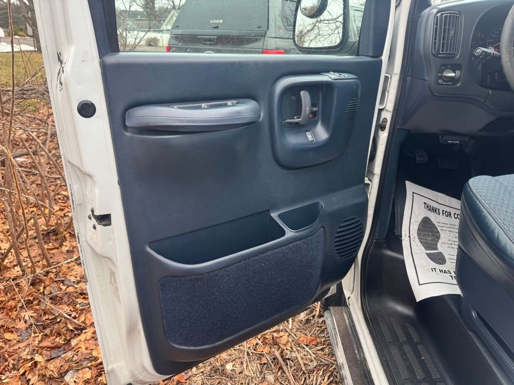 Used 2000 Chevrolet Express 3500 Extended Passenger w/ LS Preferred Equipment Group RWD image 23