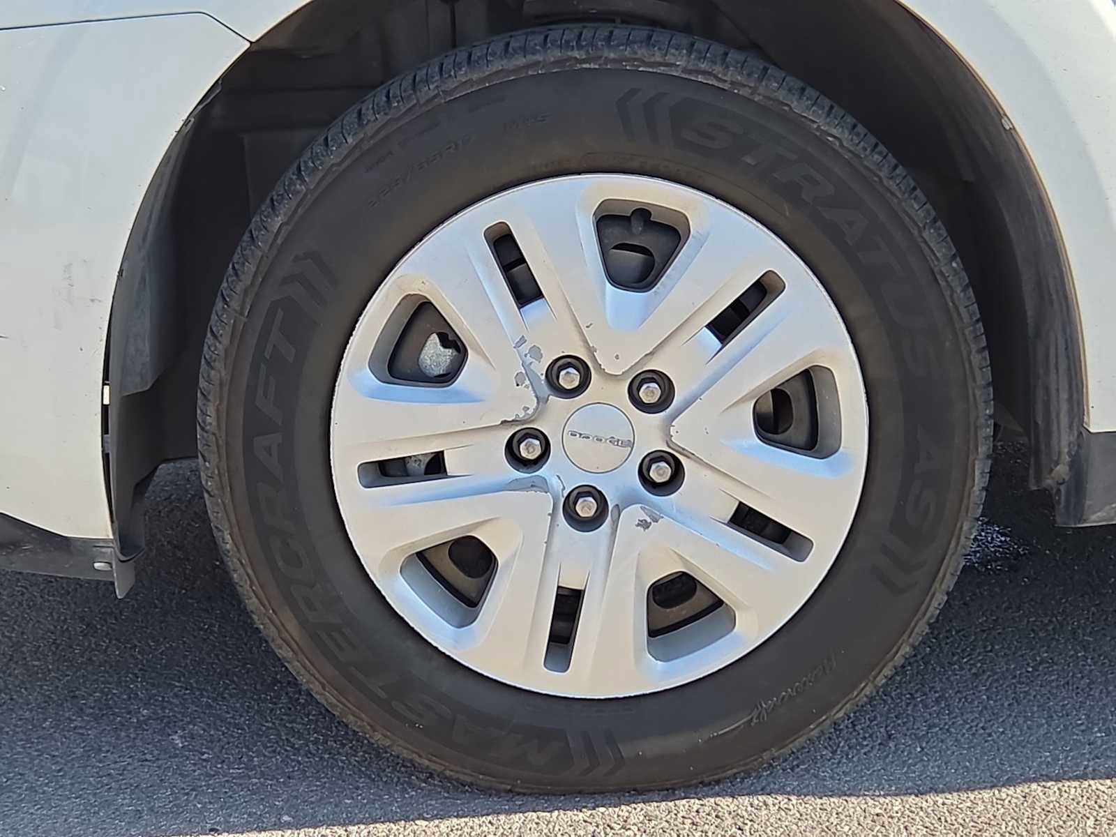 Used 2019 Dodge Journey SE FWD image 12