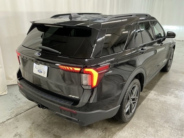 Used 2025 Ford Explorer ST-Line w/ Premium Package image 3