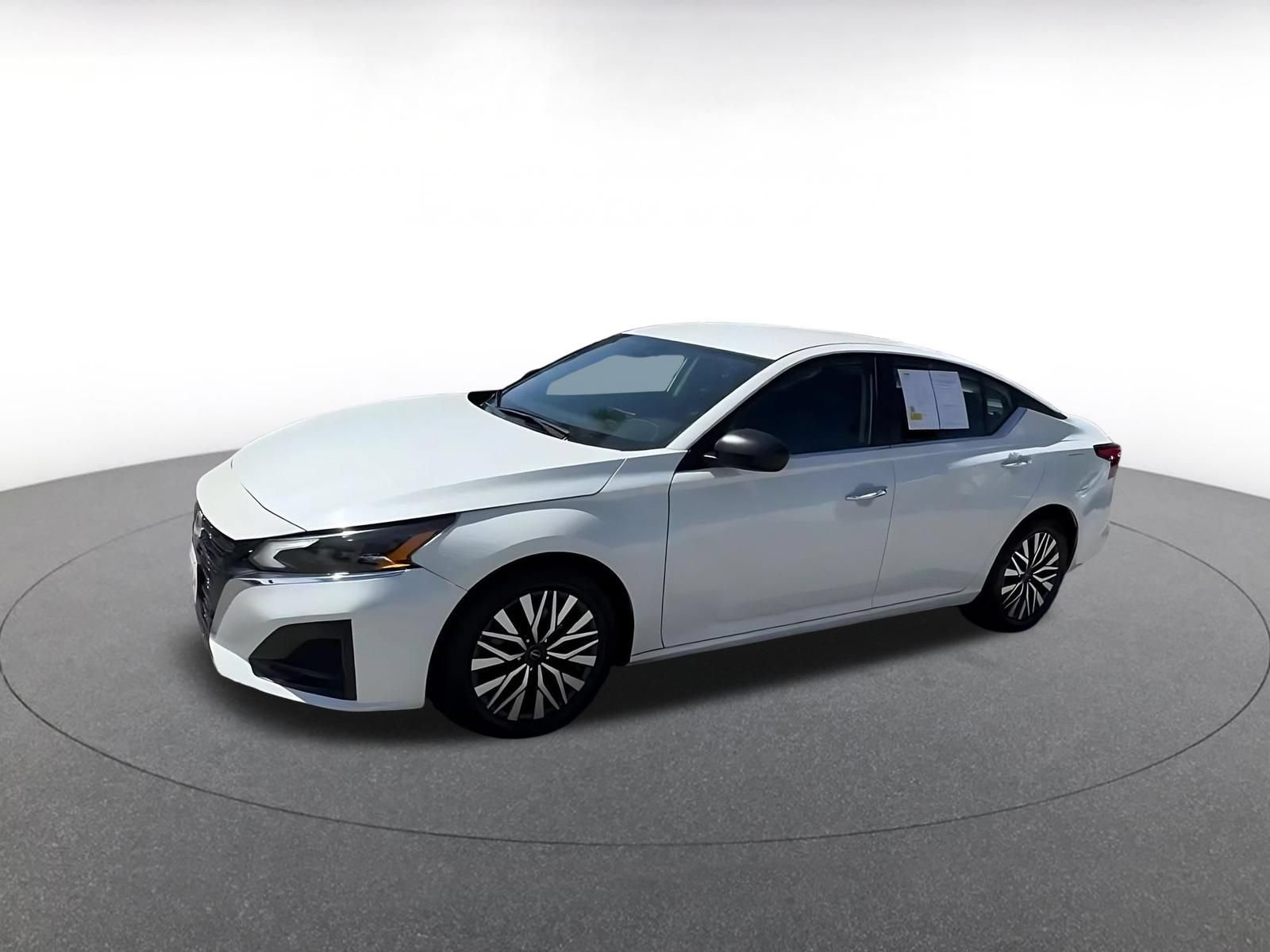 Used 2025 Nissan Altima 2.5 SV FWD image 7