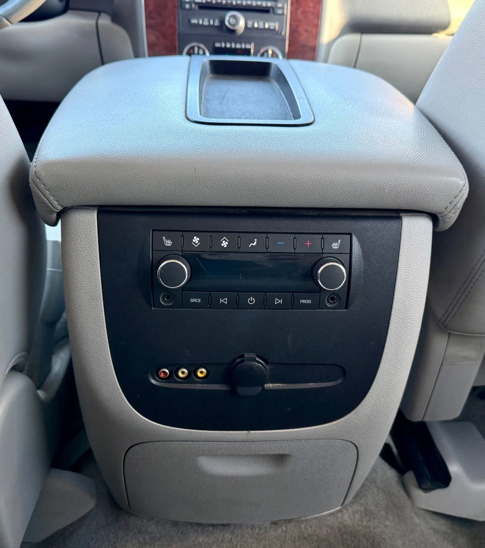 Used 2014 Chevrolet Suburban LT w/ Luxury Package image 14