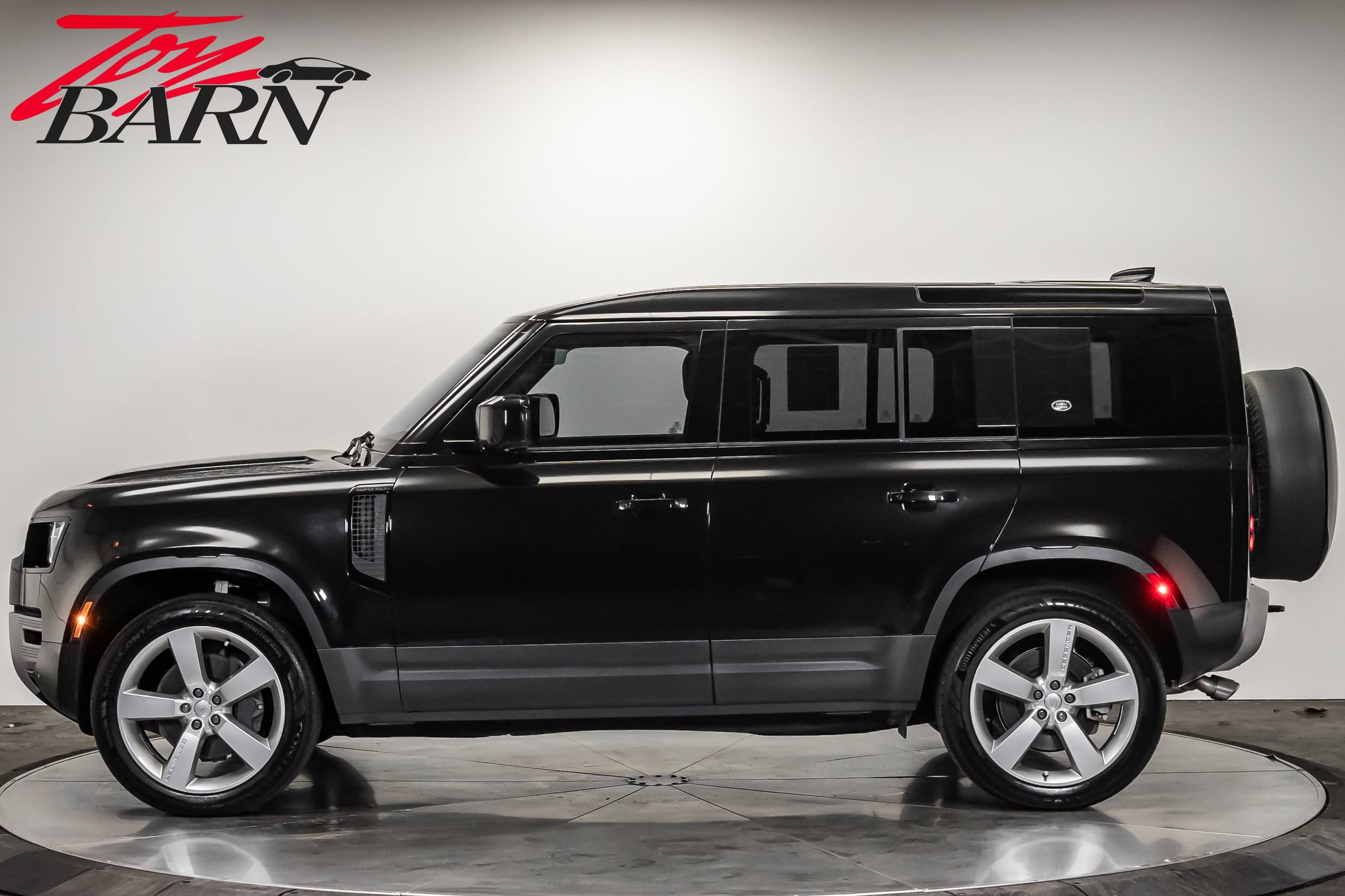 Used 2024 Land Rover Defender 110 SE video 2