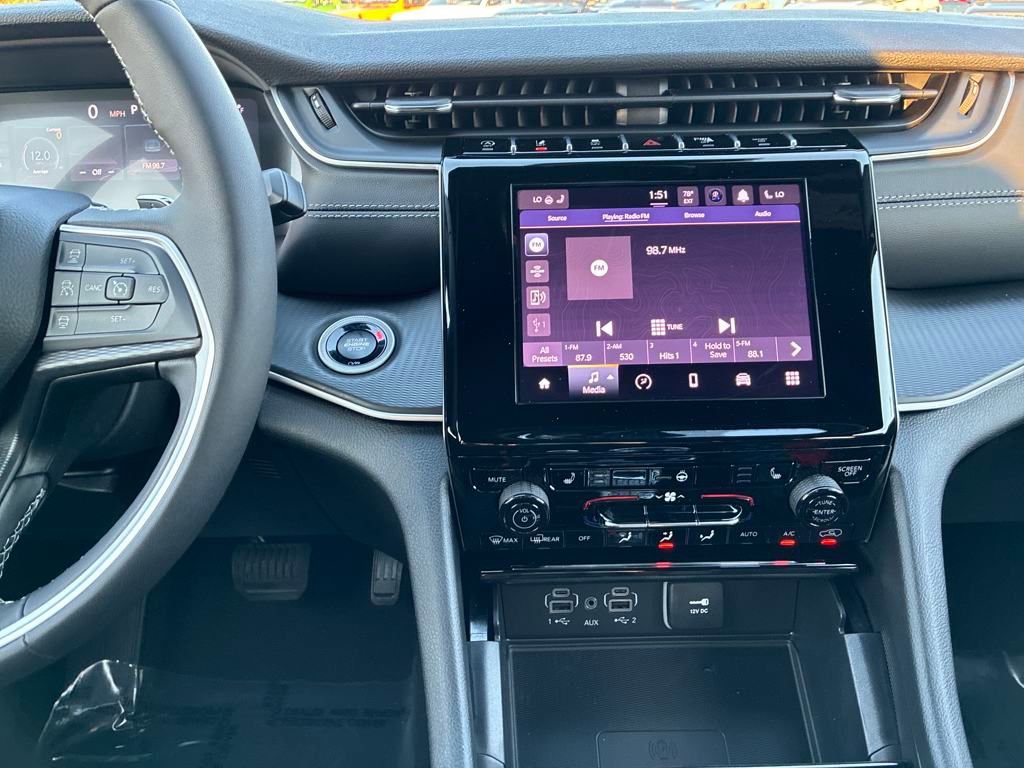 New 2025 Jeep Grand Cherokee L Laredo w/ Luxury Tech Group I AWD/4WD image 18