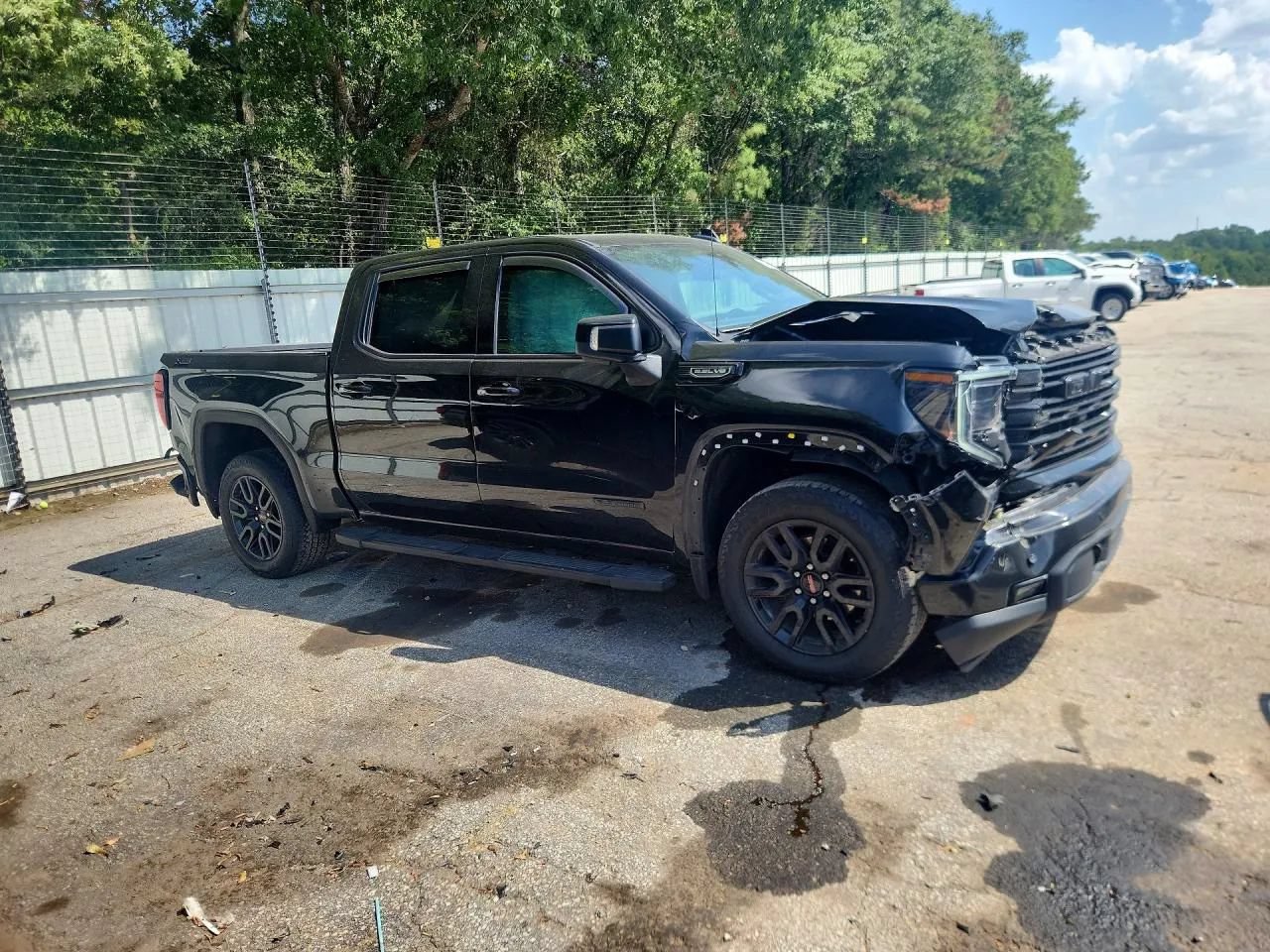 Used 2024 GMC Sierra 1500 Elevation w/ Elevation Premium Package AWD/4WD image 2