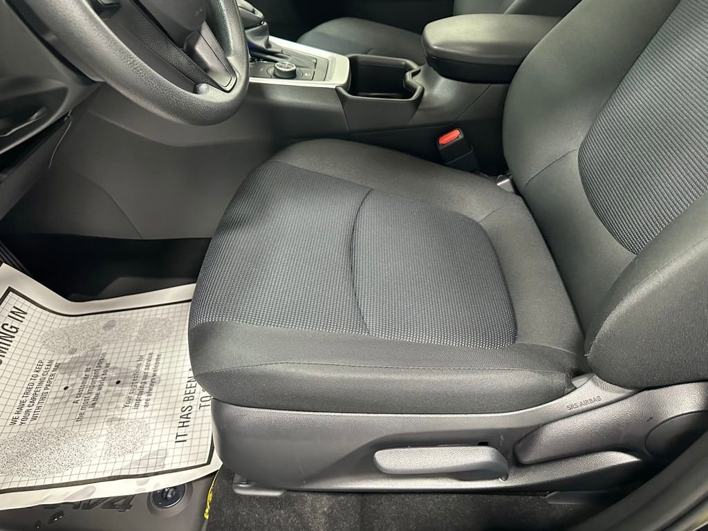 Used 2025 Toyota RAV4 LE AWD/4WD image 13