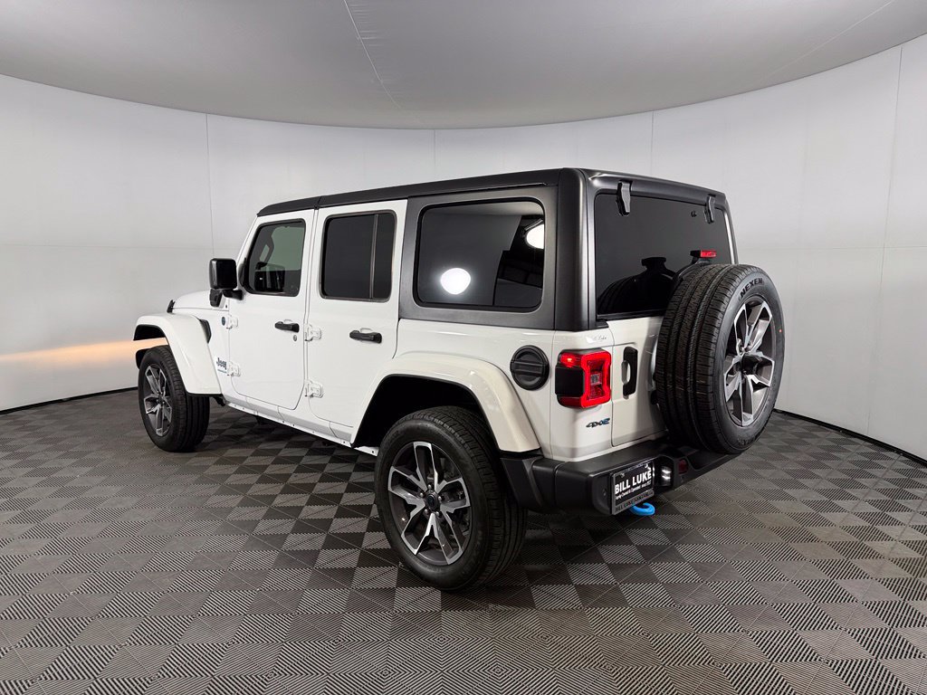 Used 2024 Jeep Wrangler Unlimited w/ Convenience Group AWD/4WD image 10