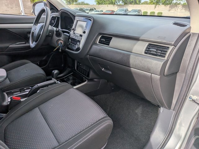 Used 2018 Mitsubishi Outlander ES image 25