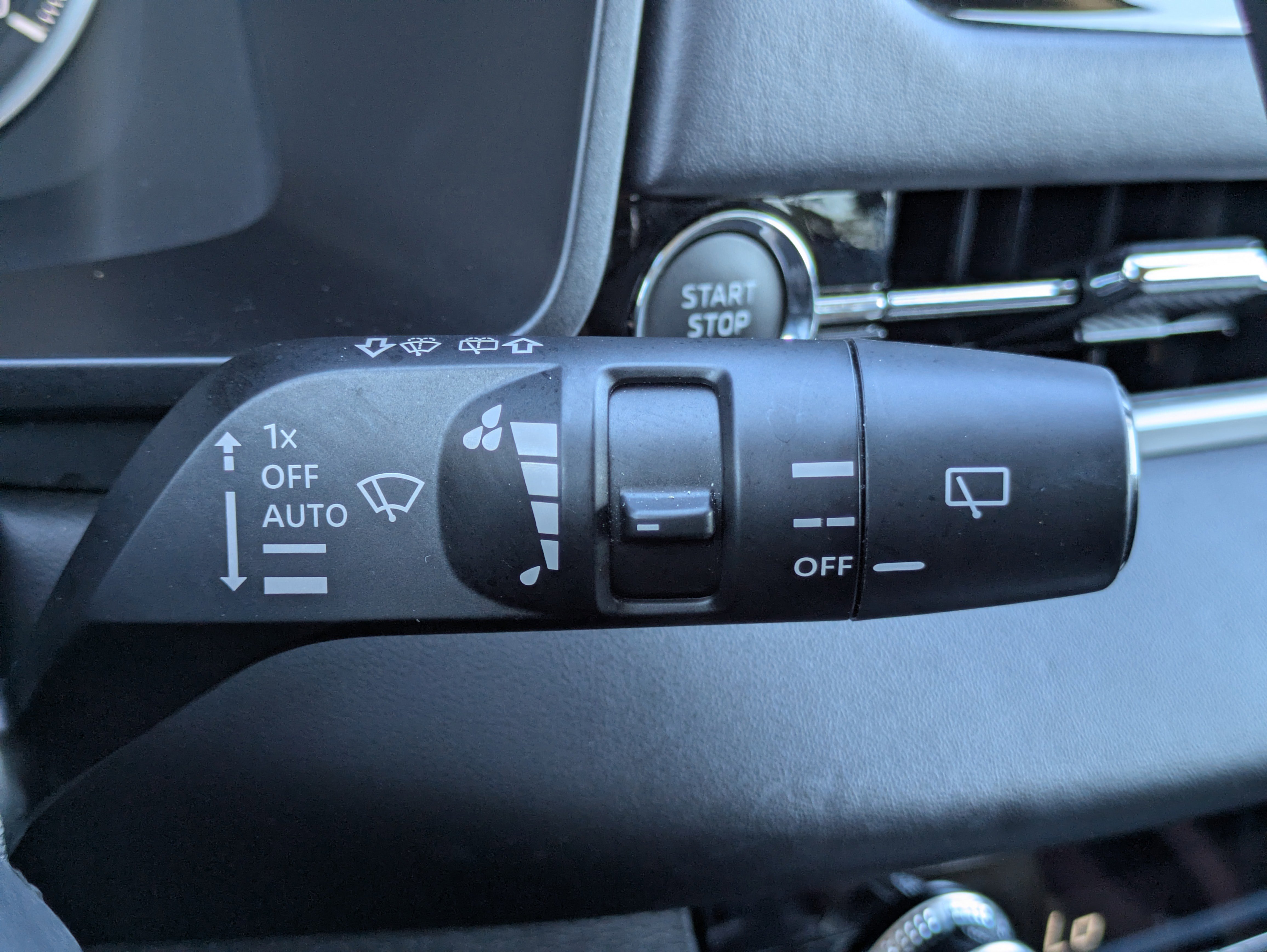 Used 2025 Mitsubishi Outlander SE image 20