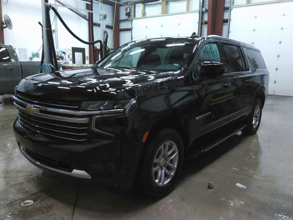 Used 2024 Chevrolet Suburban LT image 3