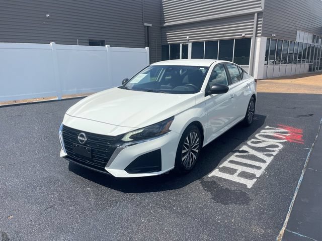 Used 2025 Nissan Altima 2.5 SV FWD image 1
