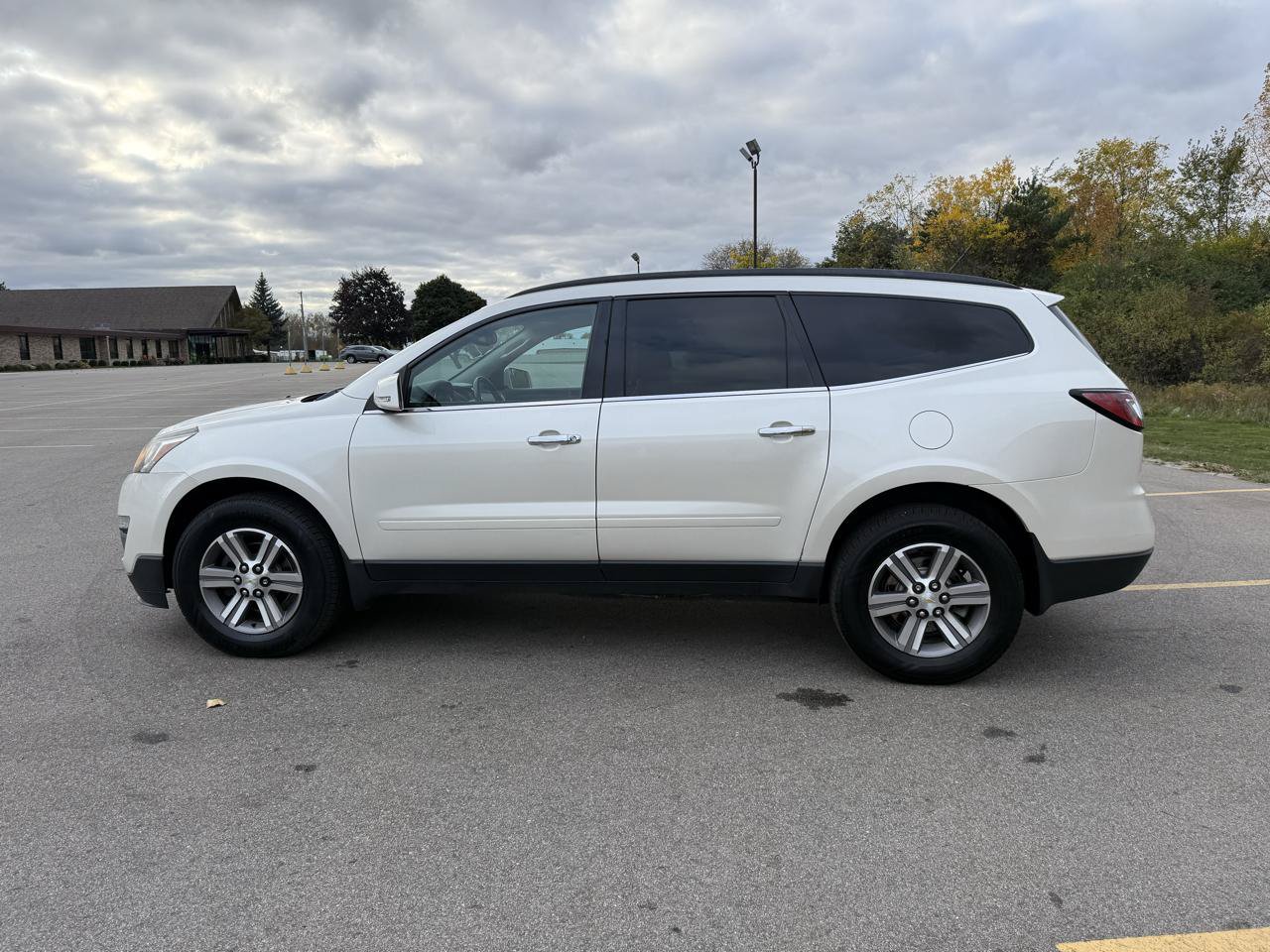 Used 2015 Chevrolet Traverse LT FWD image 8