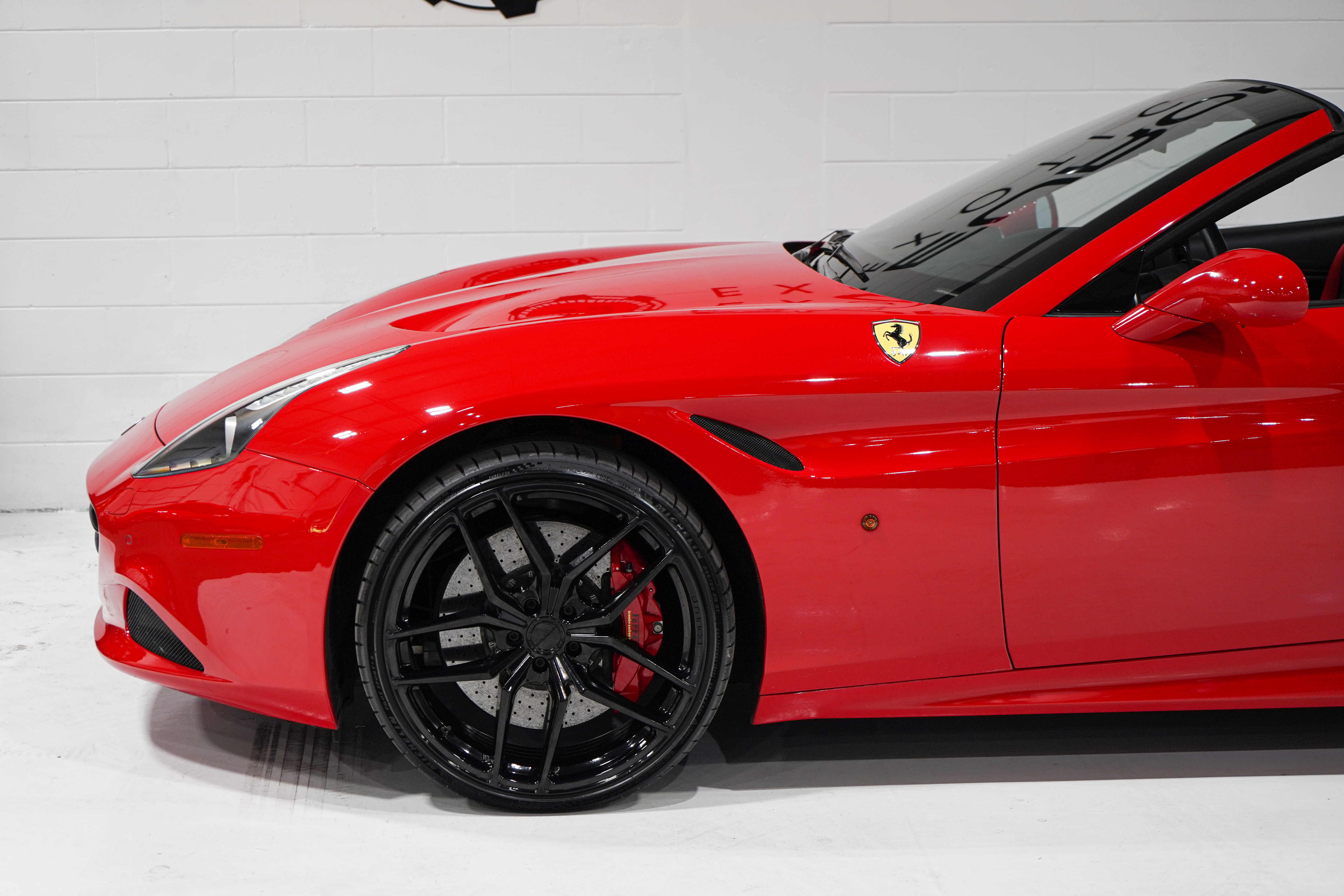 Used 2017 Ferrari California T RWD image 33