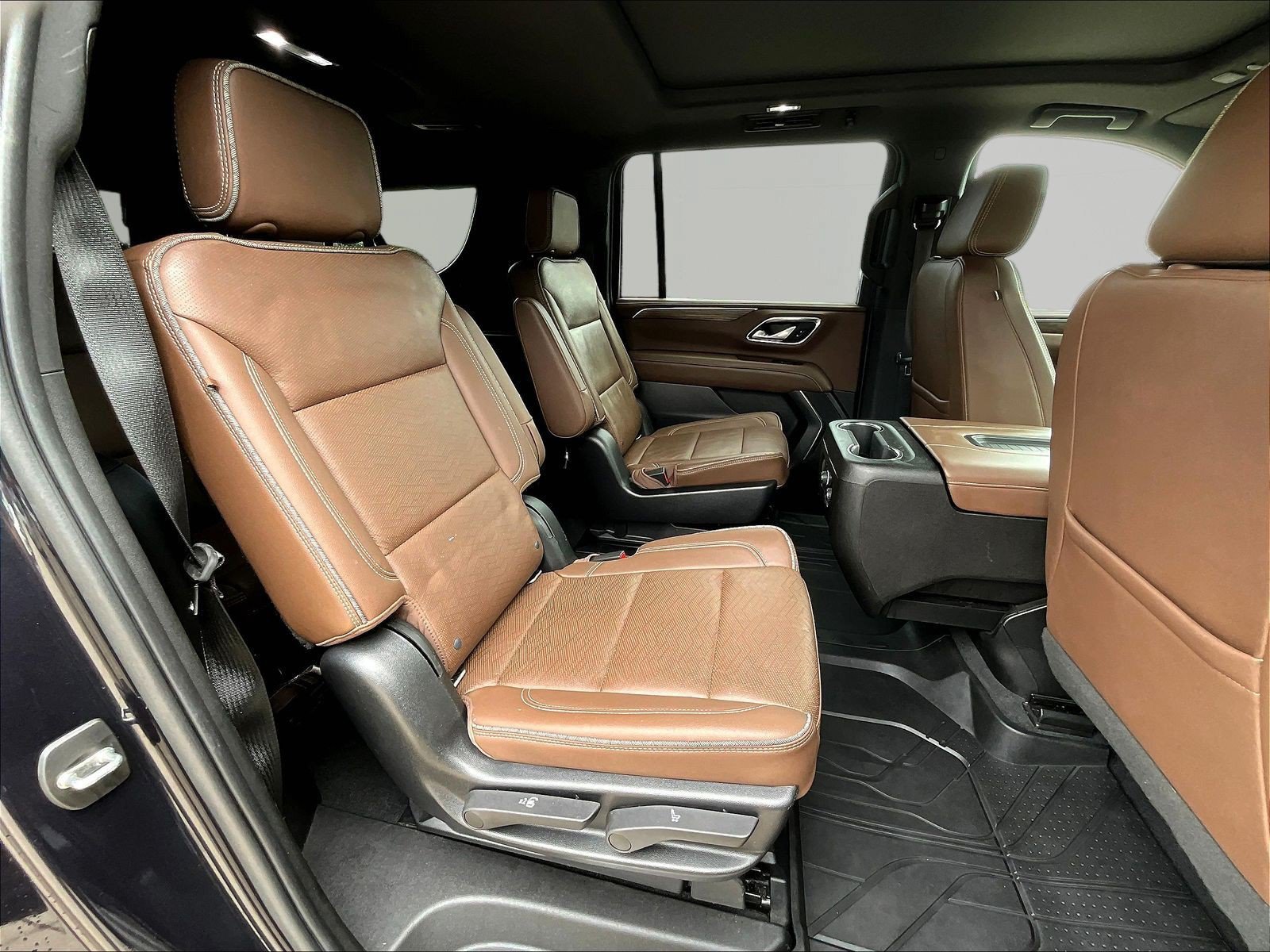 Used 2022 Chevrolet Suburban High Country AWD/4WD image 25