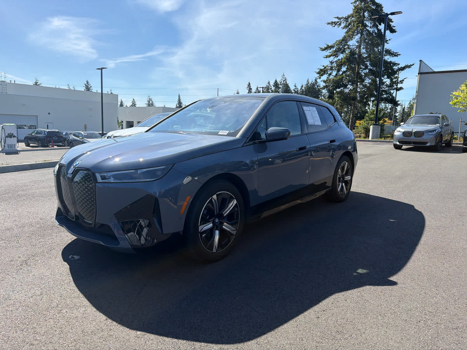 Used 2023 BMW iX xDrive50 w/ Premium Package AWD/4WD image 2