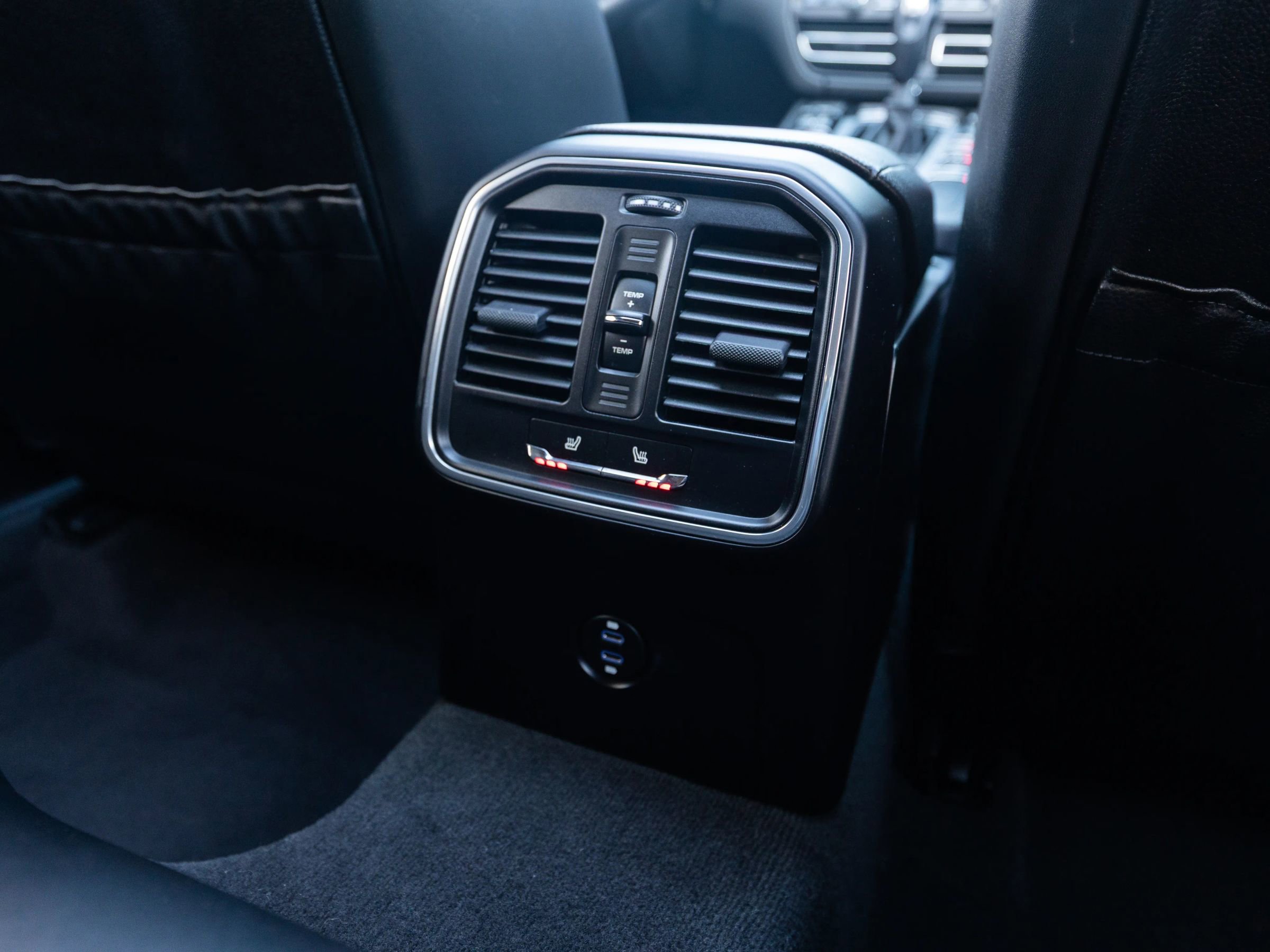 Used 2020 Porsche Macan image 31