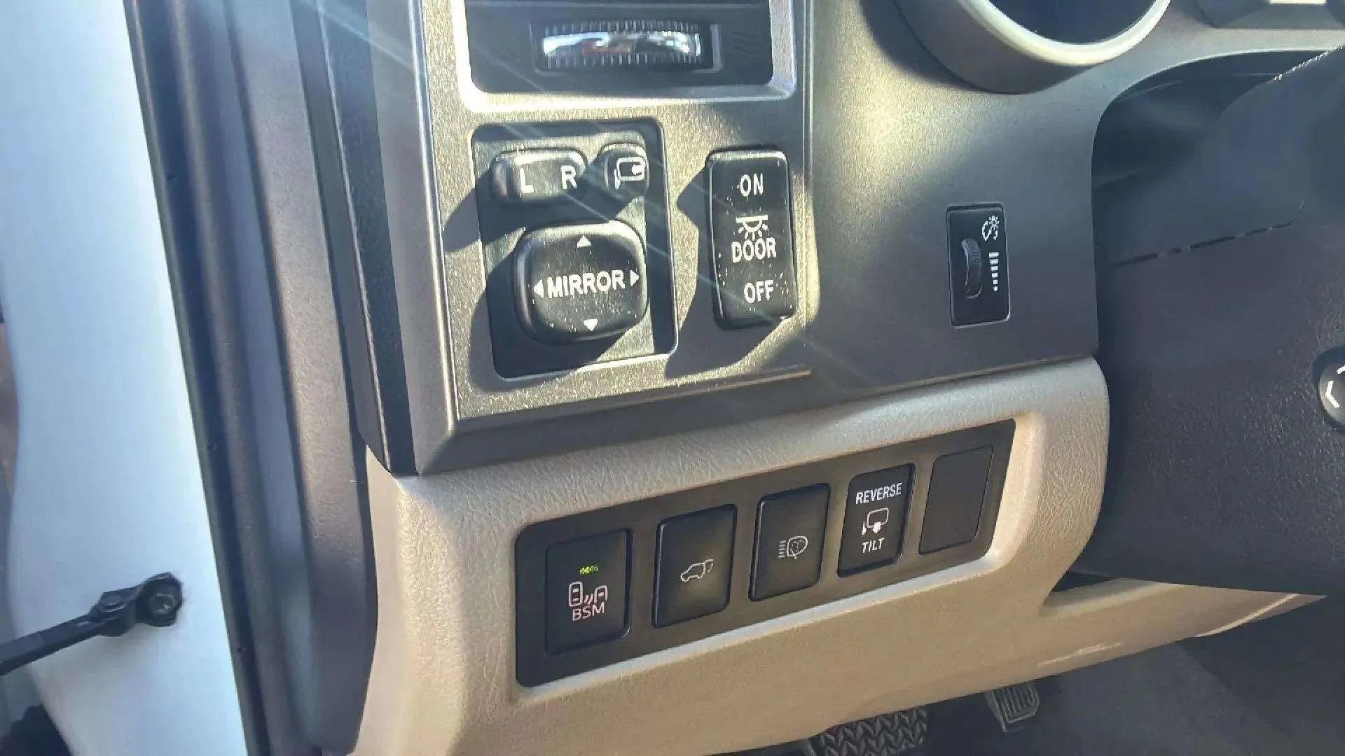 Used 2016 Toyota Sequoia Platinum image 37