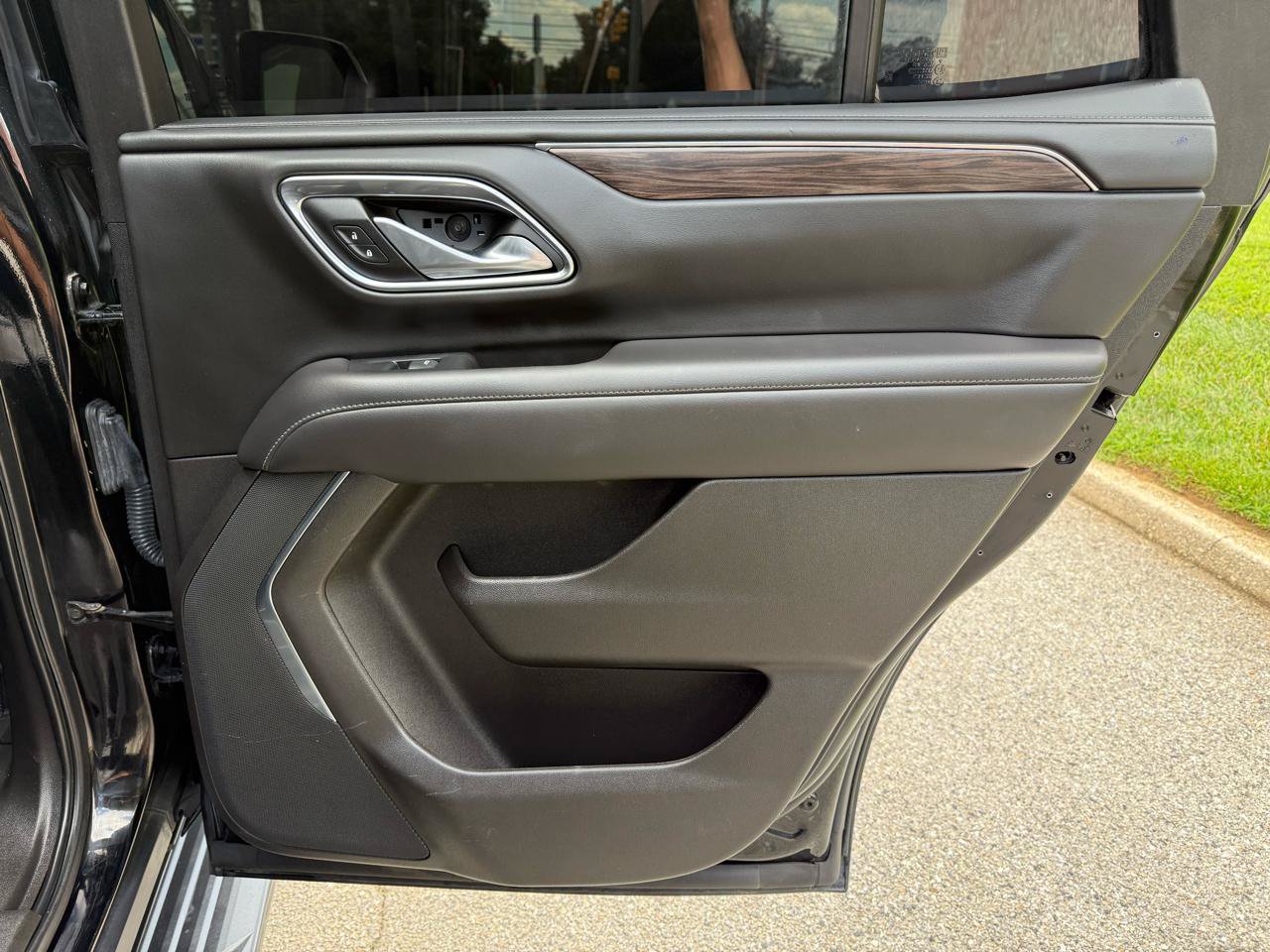 Used 2021 Chevrolet Tahoe 2WD w/ 1FL Safety Package image 40