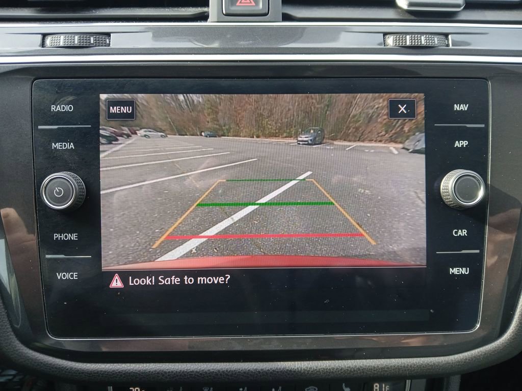 Used 2018 Volkswagen Tiguan SEL Premium image 20