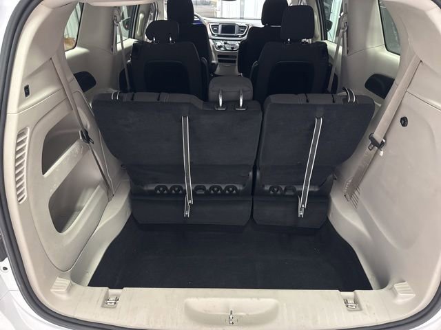 Used 2024 Chrysler Voyager LX image 20