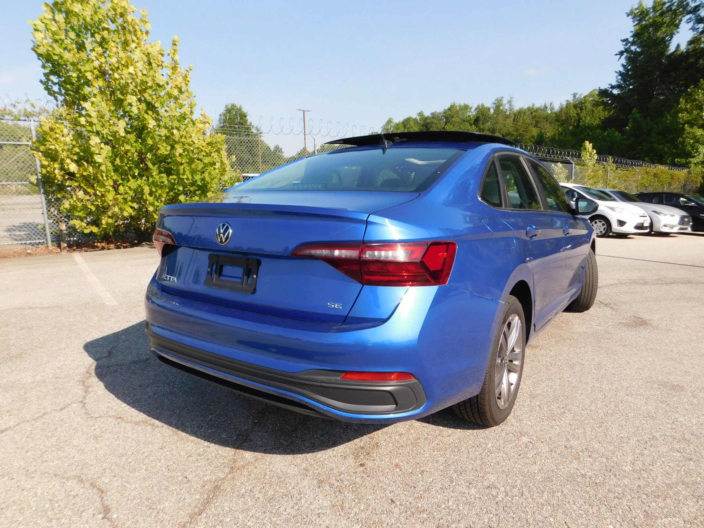 Used 2024 Volkswagen Jetta SE FWD image 5