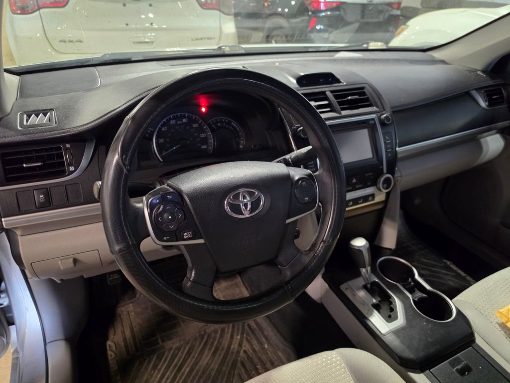 Used 2013 Toyota Camry LE FWD image 4