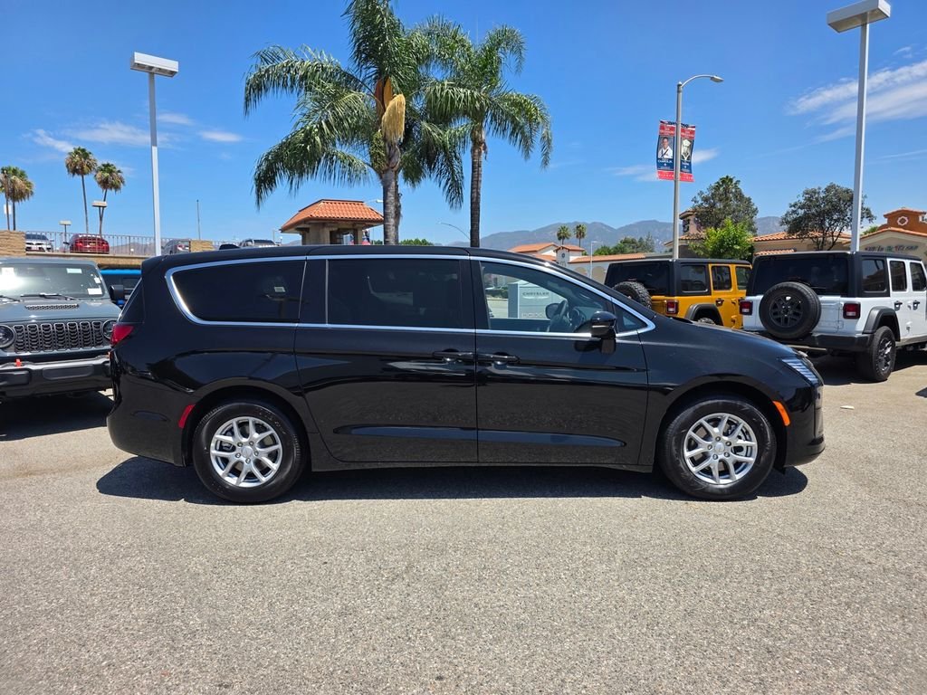 New 2027 Chrysler Pacifica Select w/ Family Tech Group FWD image 3