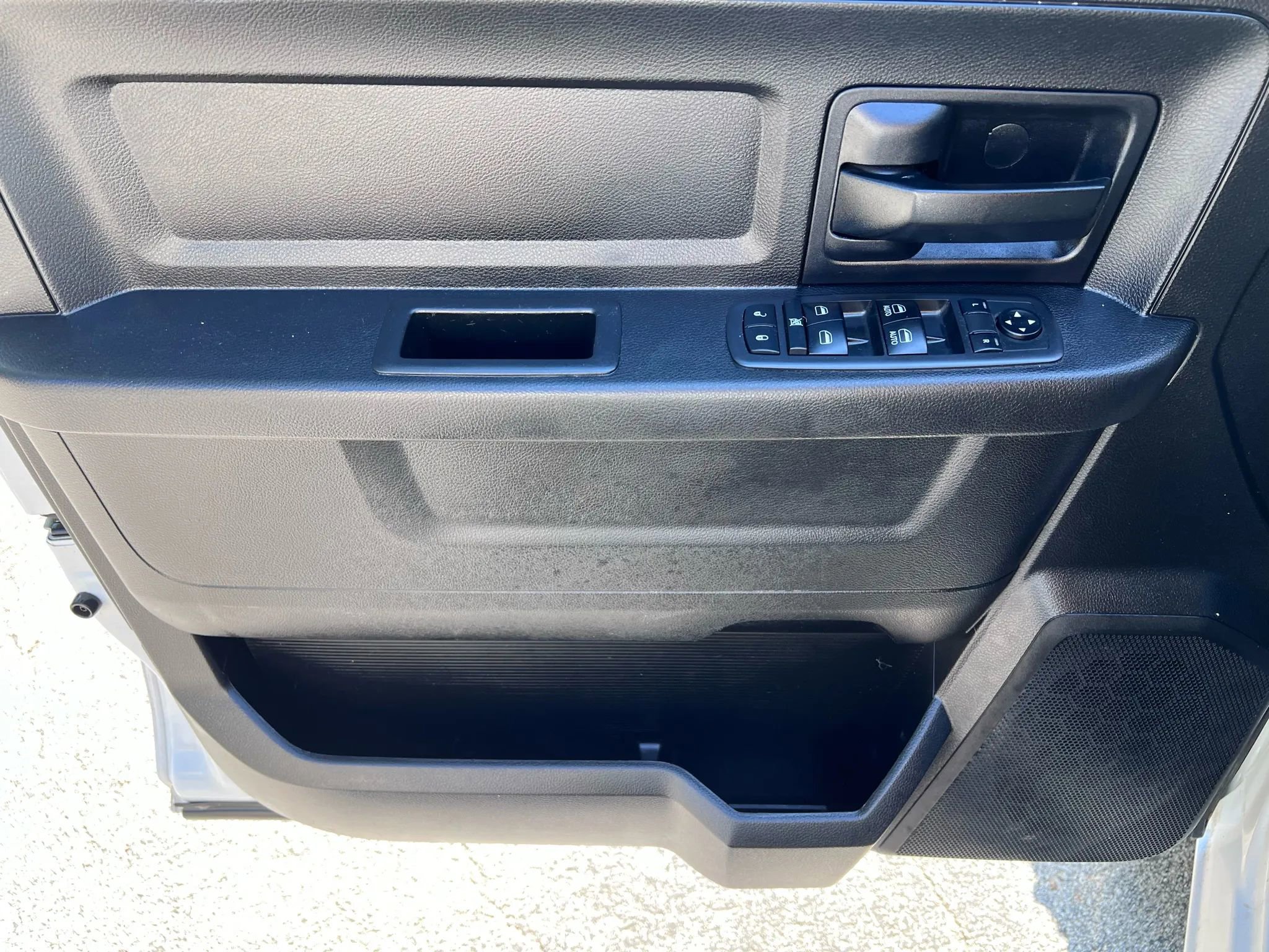 Used 2018 RAM 3500 Tradesman w/ Chrome Appearance Group image 30