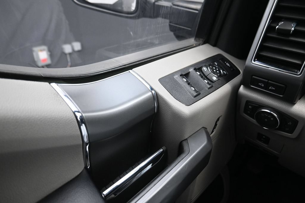 Used 2019 Ford F250 XLT w/ XLT Premium Package AWD/4WD image 10
