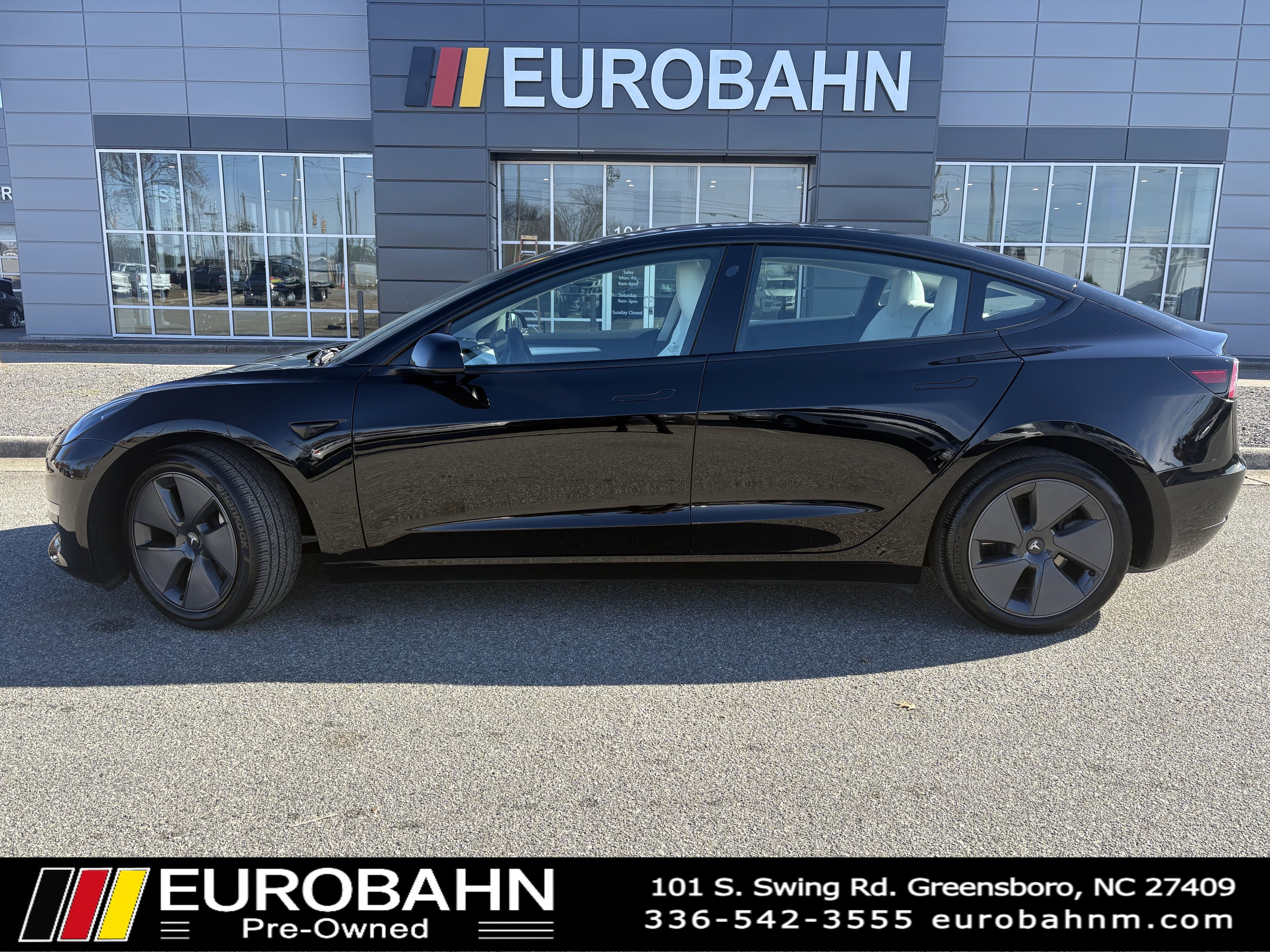Used 2023 Tesla Model 3 Standard Range image 2