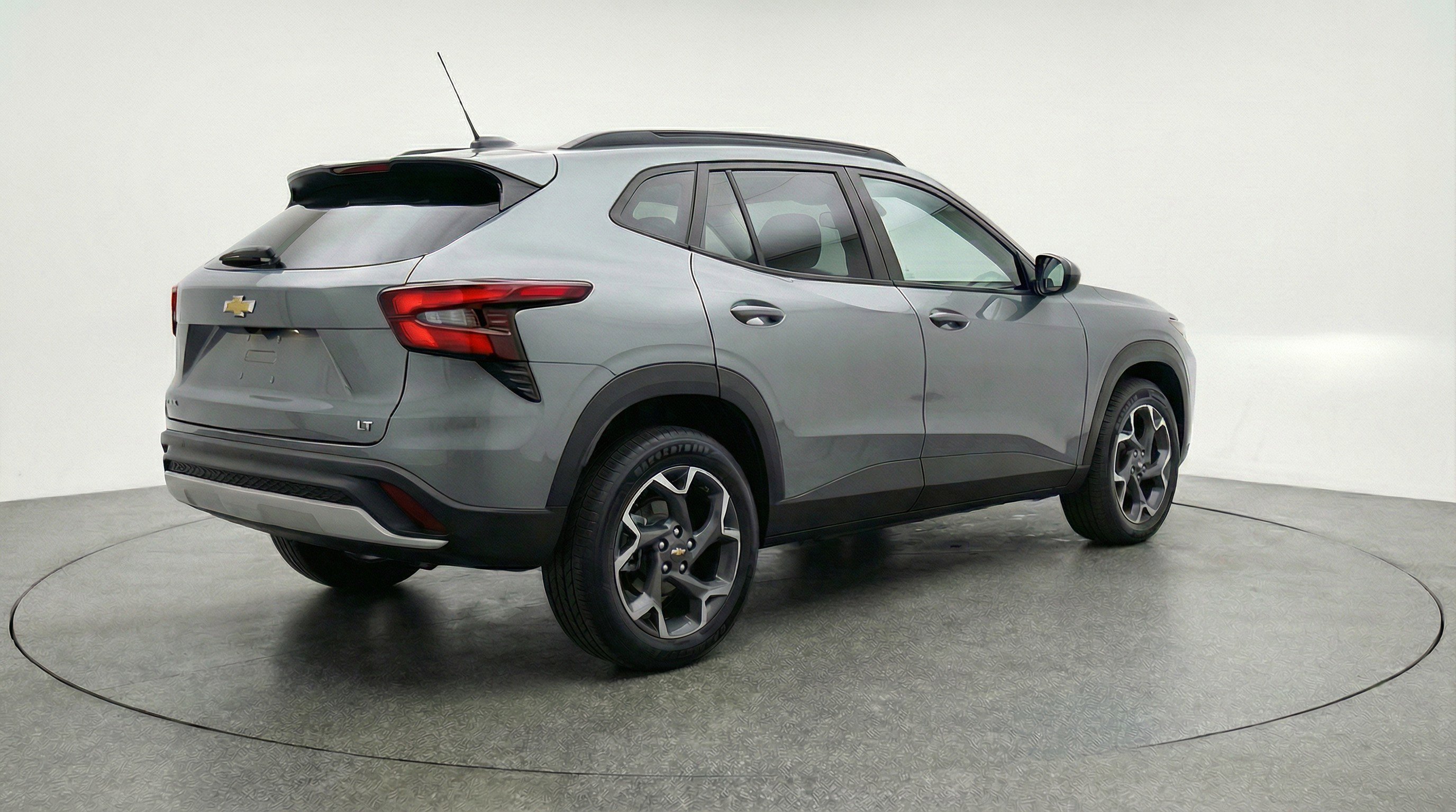 Used 2025 Chevrolet Trax LT w/ LT Convenience Package image 9