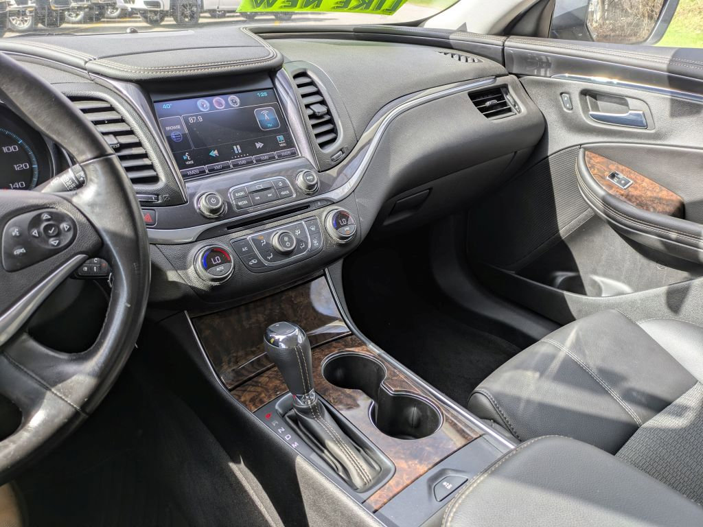 Used 2014 Chevrolet Impala LT w/ Convenience Package image 18