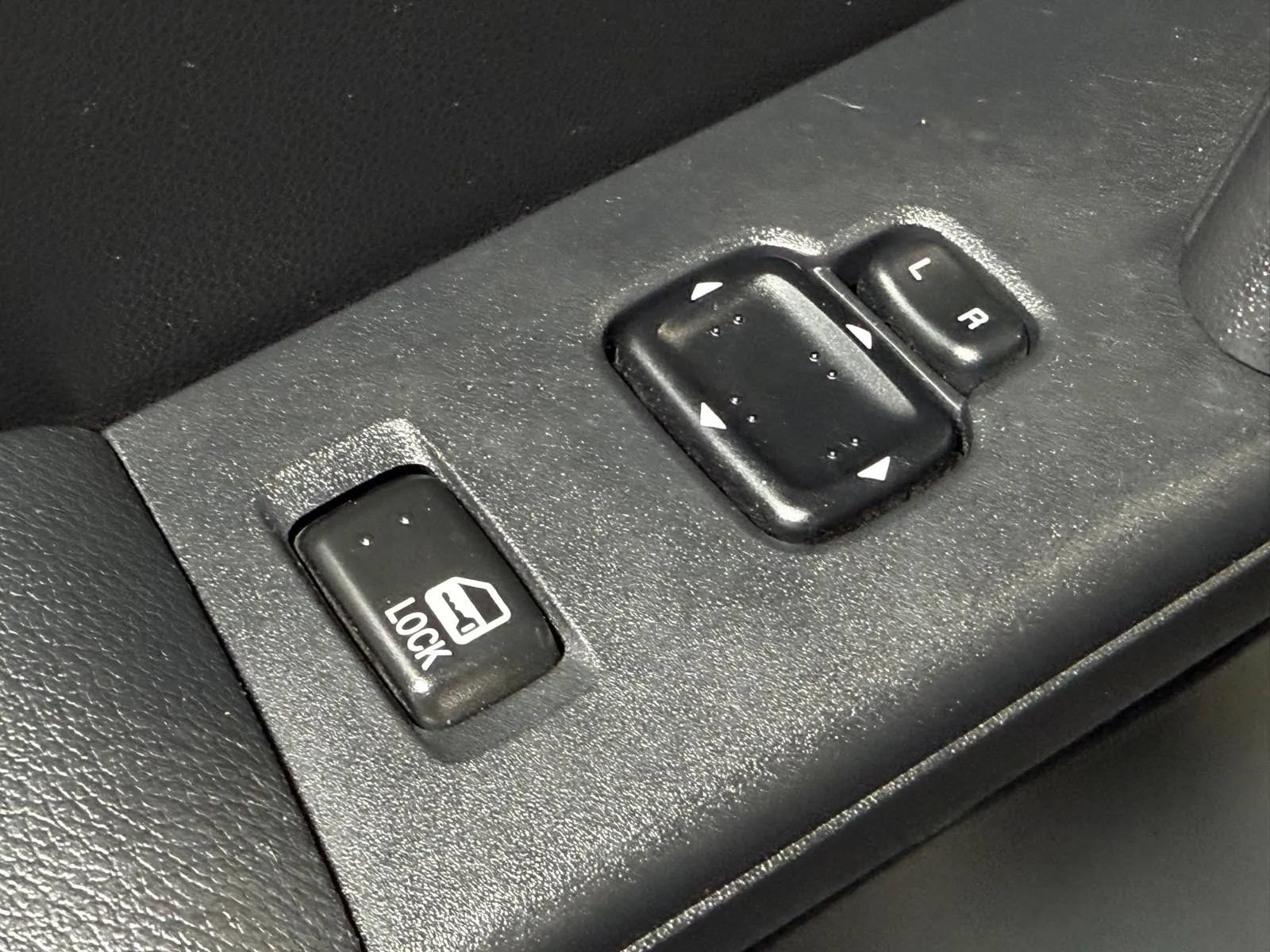 Used 2010 MAZDA MX-5 Miata Touring w/ Suspension Pkg RWD image 21