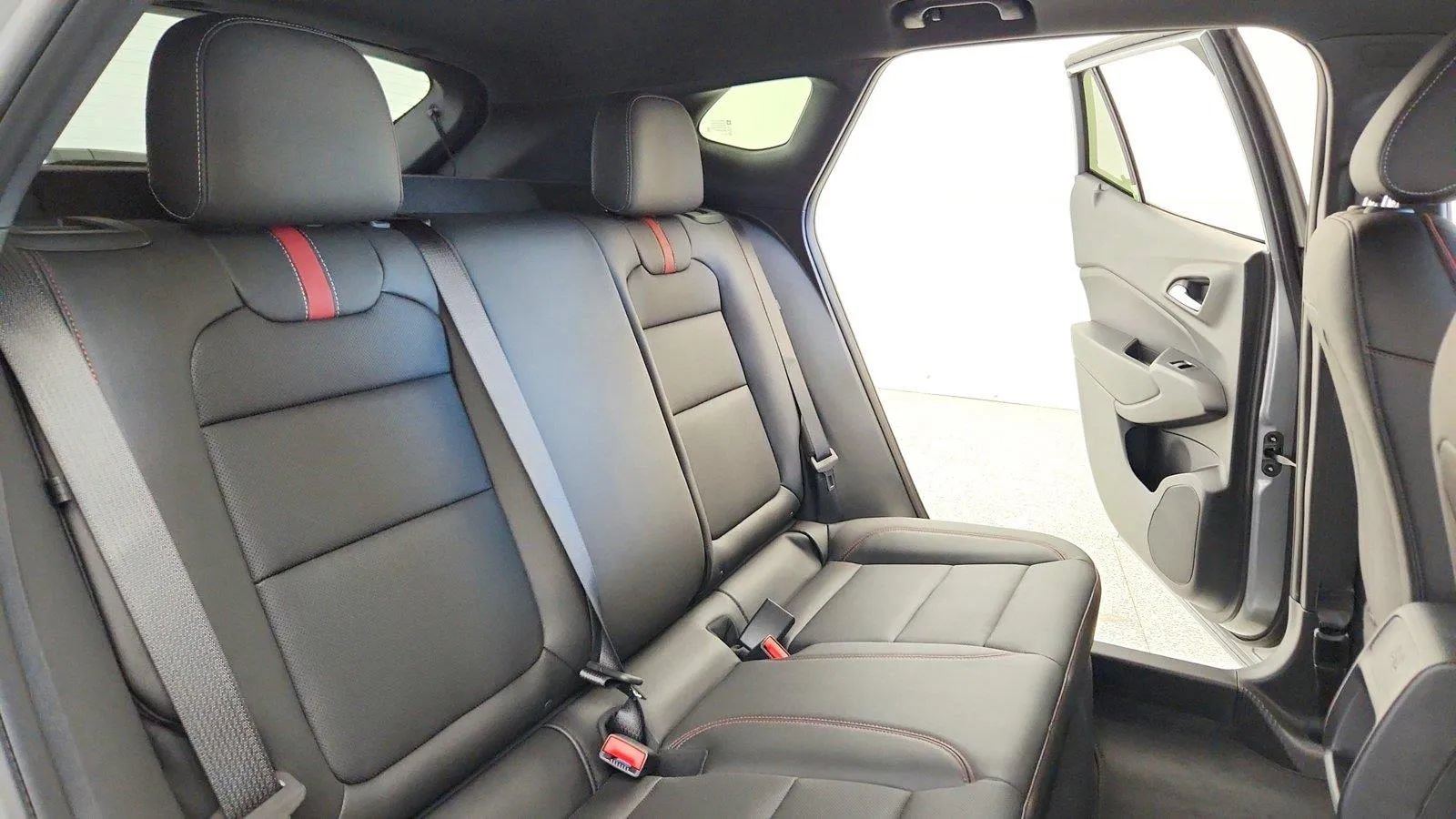 New 2026 Chevrolet Trax RS w/ Sunroof Package FWD image 30
