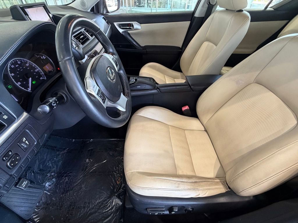 Used 2013 Lexus CT 200h w/ Premium Pkg w/Navigation FWD image 20