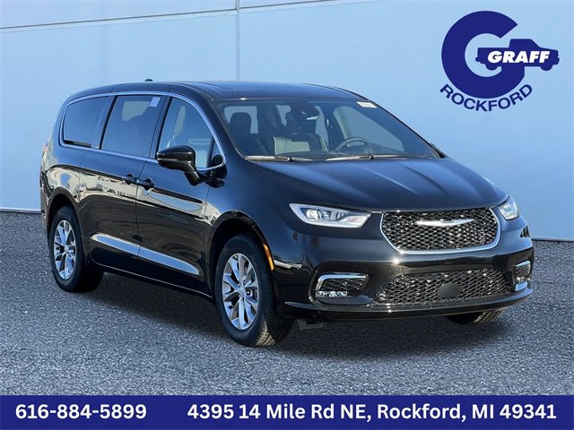 New 2026 Chrysler Pacifica Limited w/ Uconnect Theater Family Group