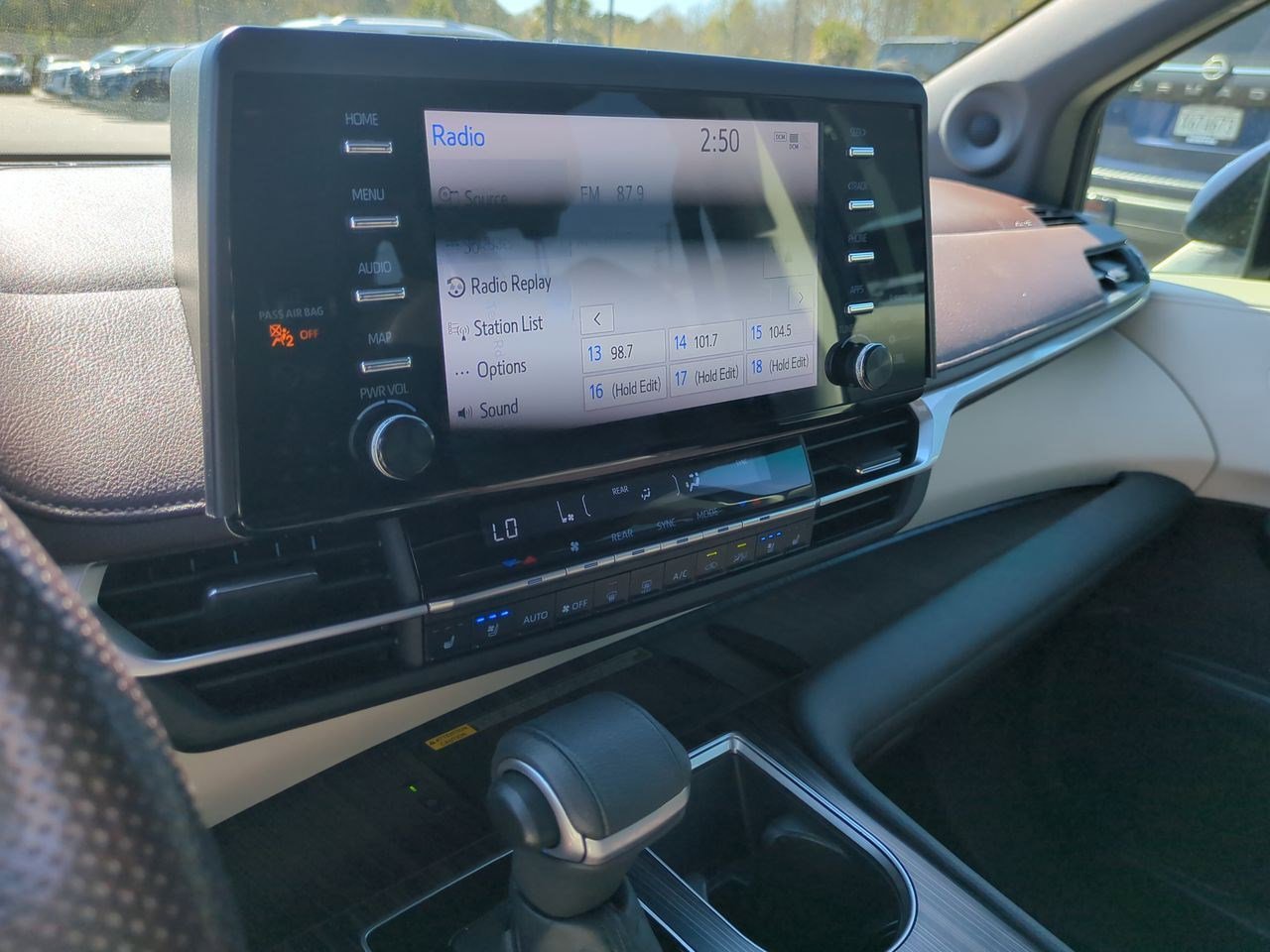 Used 2022 Toyota Sienna Platinum image 25