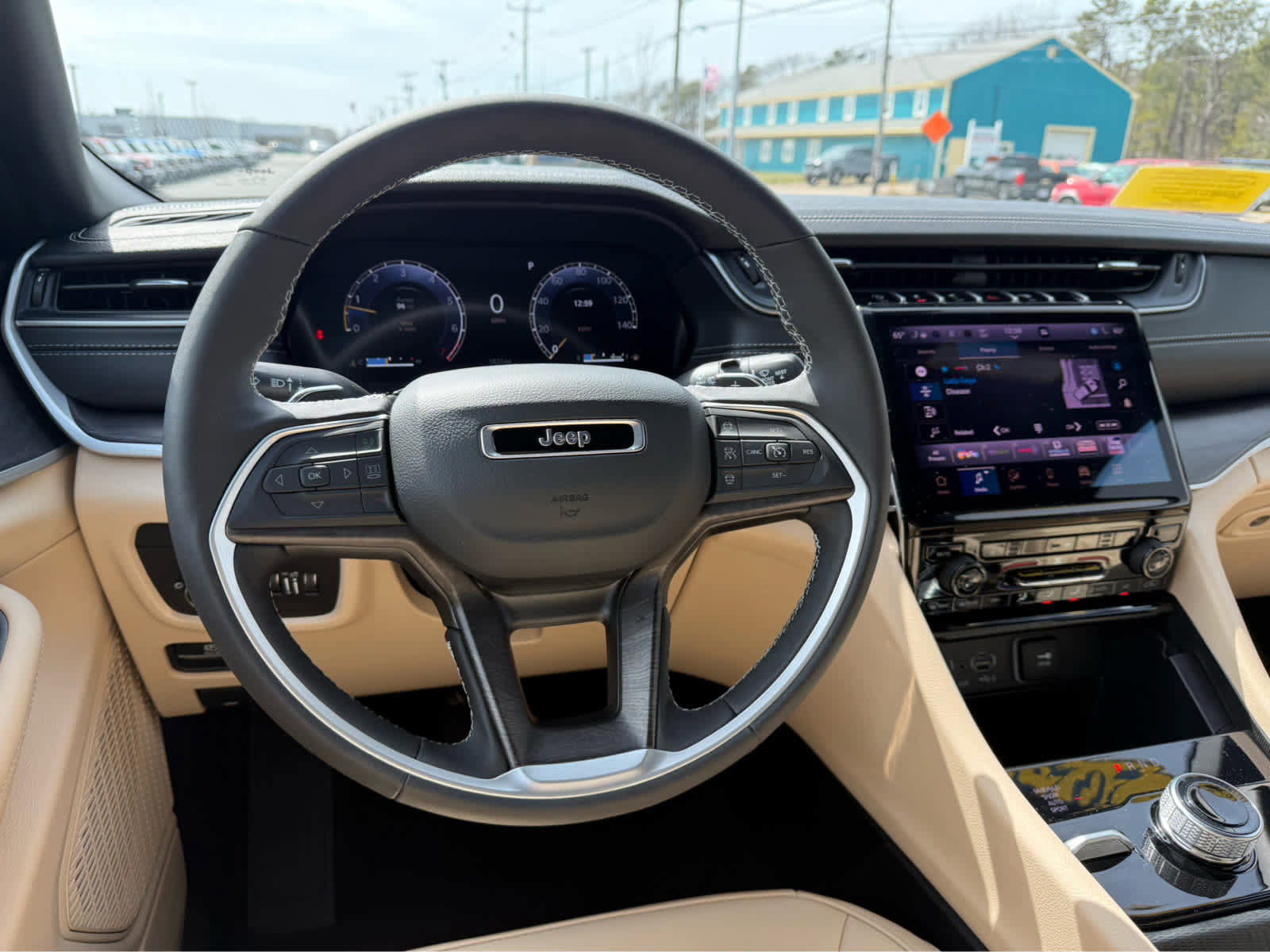 Used 2025 Jeep Grand Cherokee Limited image 16