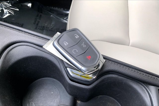 Used 2023 Cadillac XT4 Luxury w/ Cold Weather Package AWD/4WD image 11