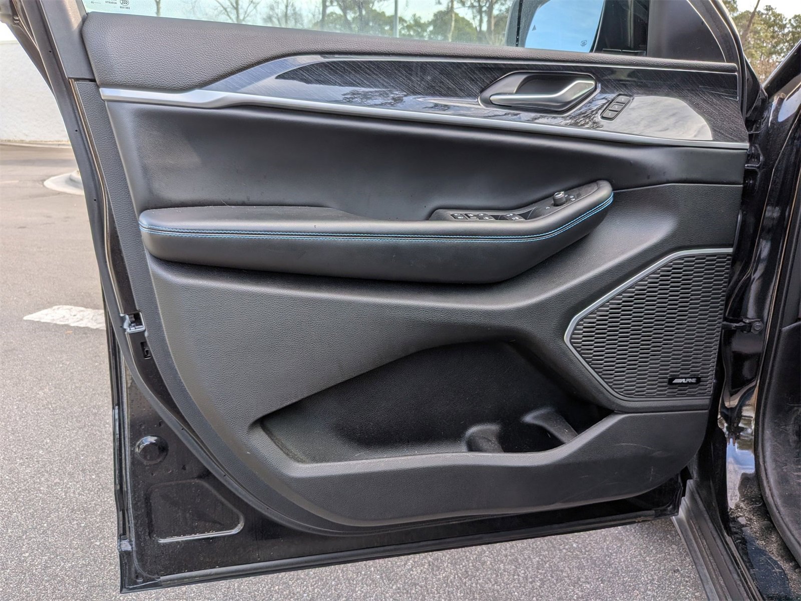 Used 2023 Jeep Grand Cherokee Trailhawk image 11