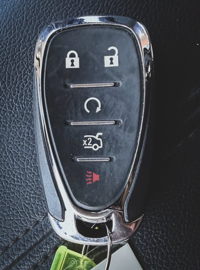 Used 2019 Chevrolet Malibu Hybrid w/ Leather Package FWD image 5