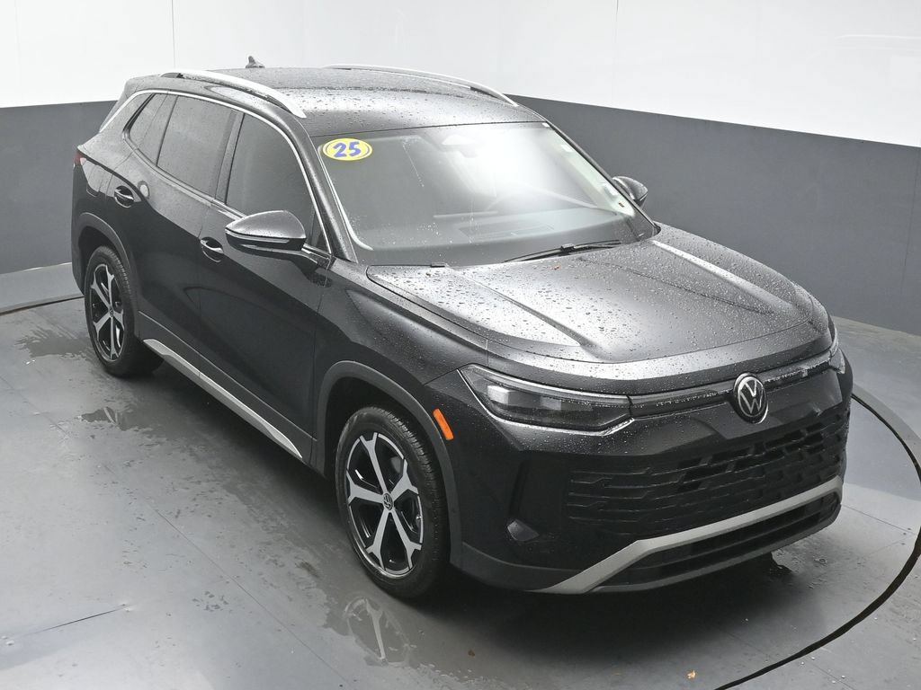 Used 2025 Volkswagen Tiguan SE FWD image 41