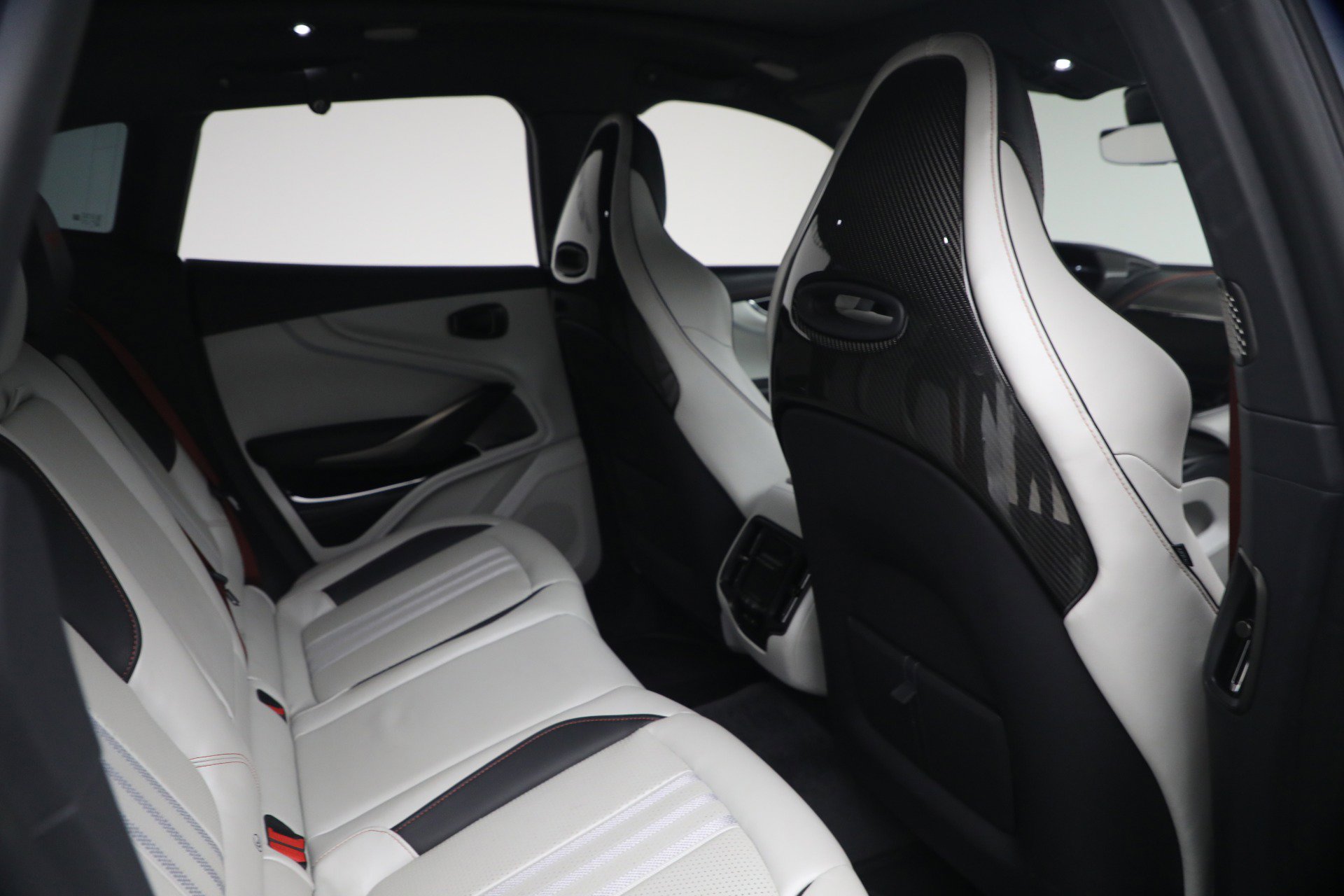 Used 2025 Aston Martin DBX 707 image 24