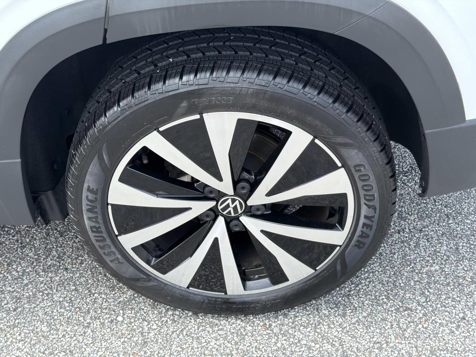 Used 2023 Volkswagen Taos SE FWD image 19