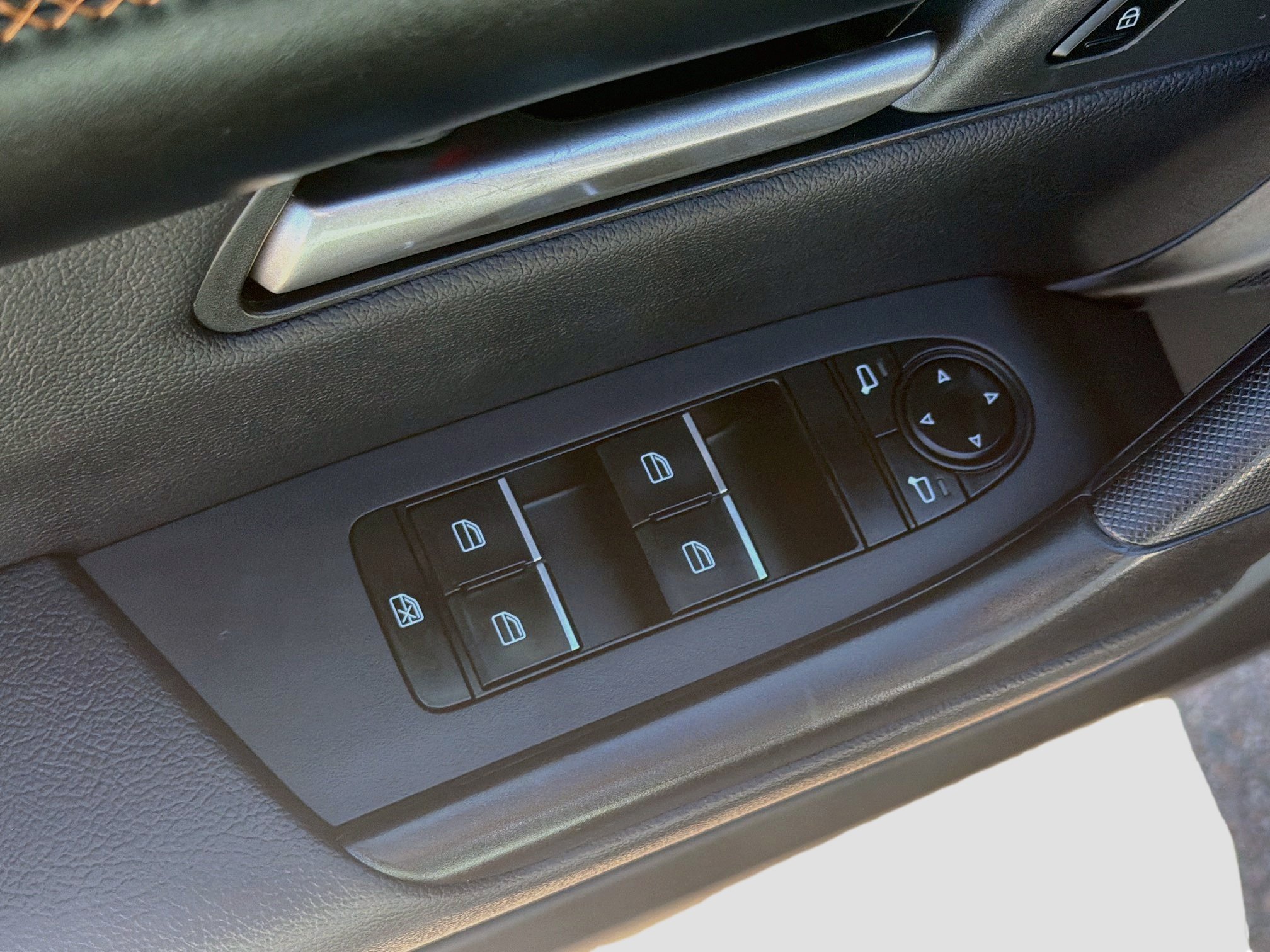 Used 2025 MAZDA CX-50 AWD 2.5 Hybrid w/ Premium Pkg image 15