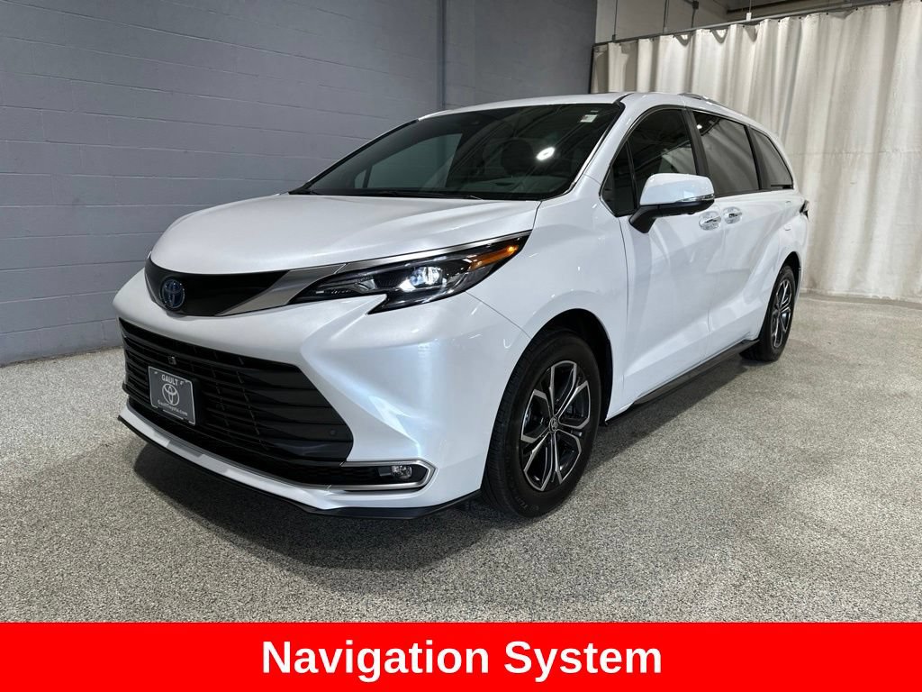 Certified 2025 Toyota Sienna Platinum AWD/4WD image 4