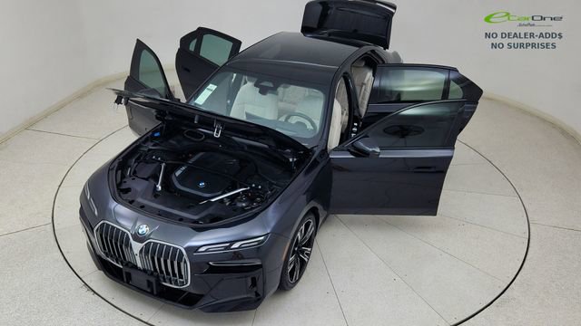 Used 2023 BMW 740i w/ Parking Assistance Package image 84