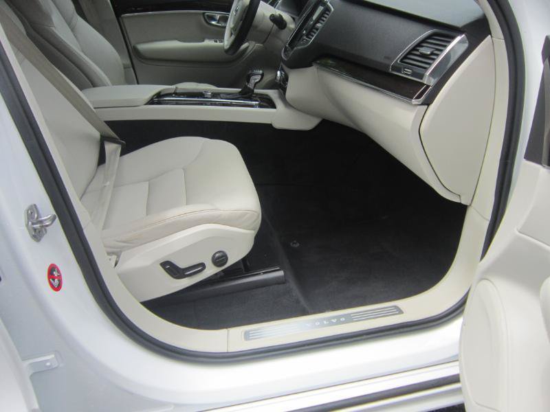 Used 2019 Volvo XC90 T6 Momentum w/ Protection Package Premier AWD/4WD image 9