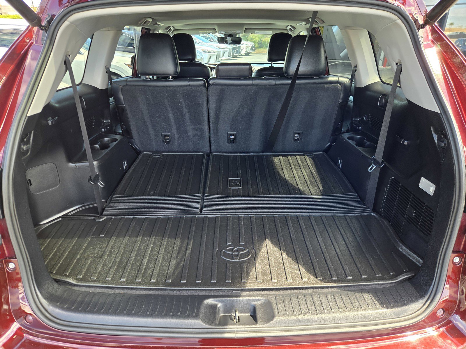 Used 2018 Toyota Highlander XLE image 27