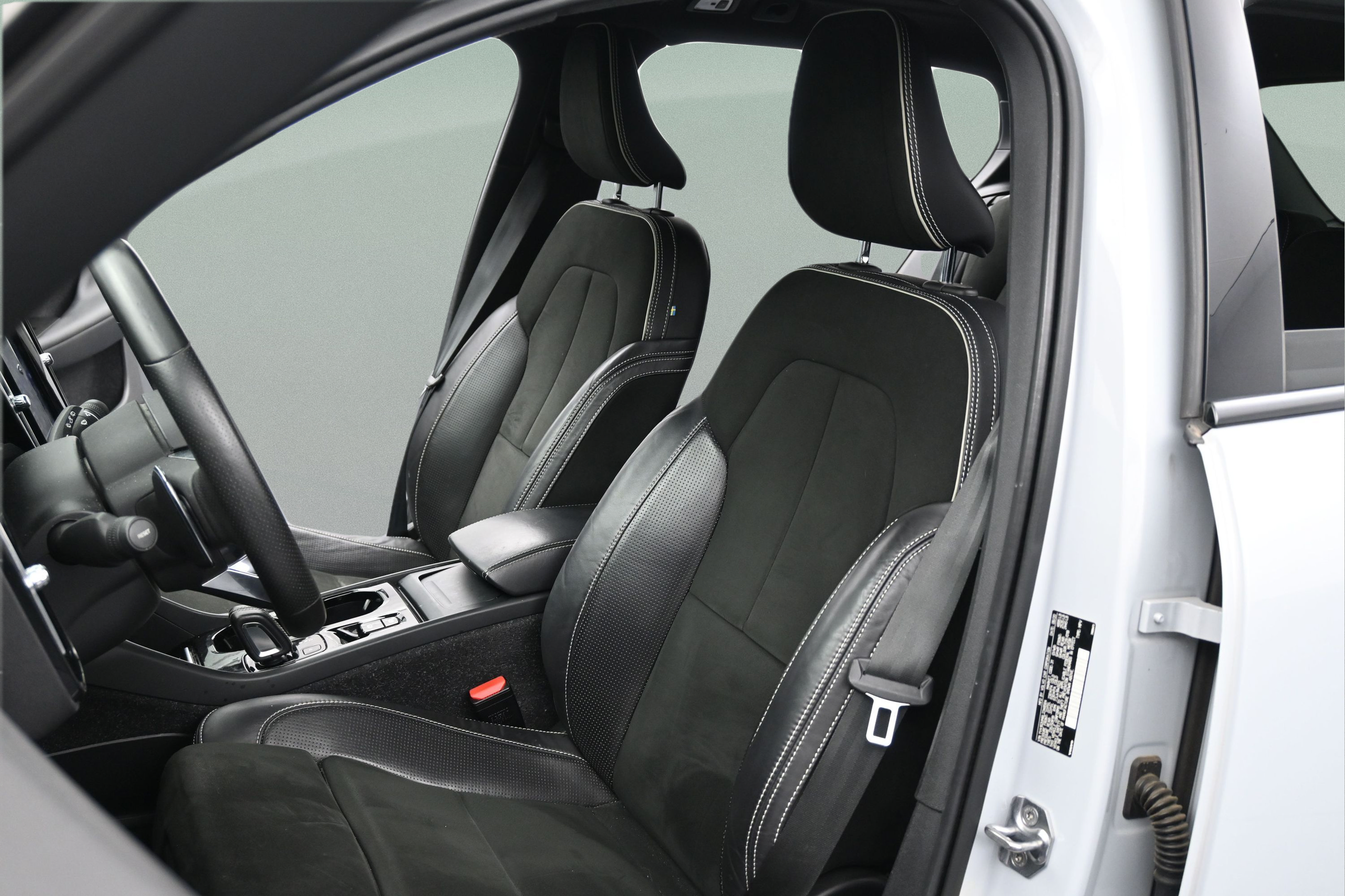 Used 2020 Volvo XC40 T5 R-Design w/ Protection Package Premier AWD/4WD image 23